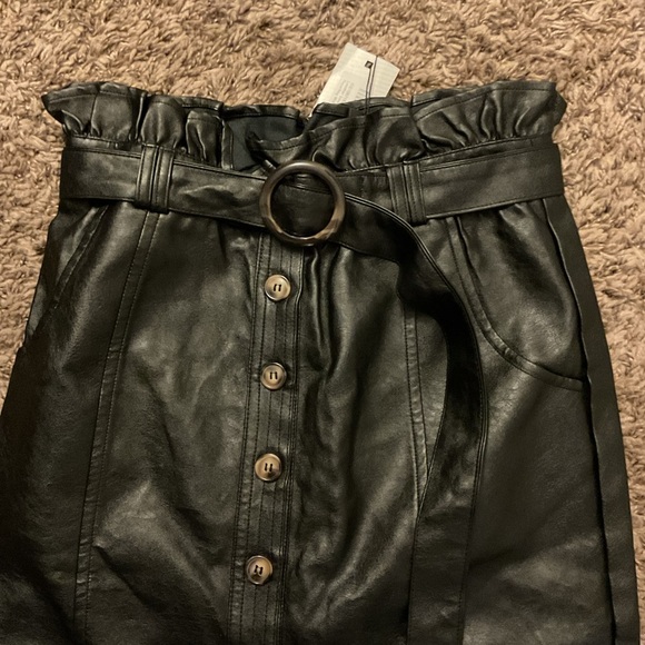 1. NWT Boohoo Black faux leather midi skirt with button detail and belt SZ 2 - Picture 6 of 7